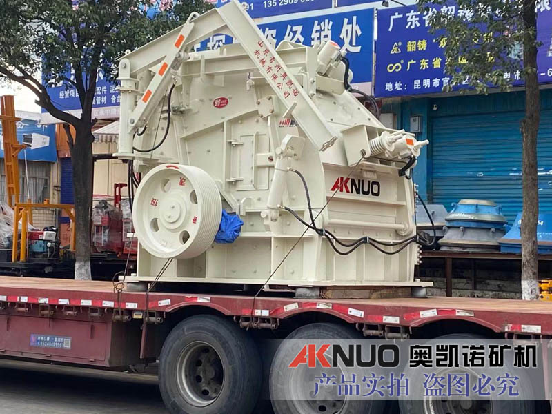 歐版大口反擊破碎石機(jī)